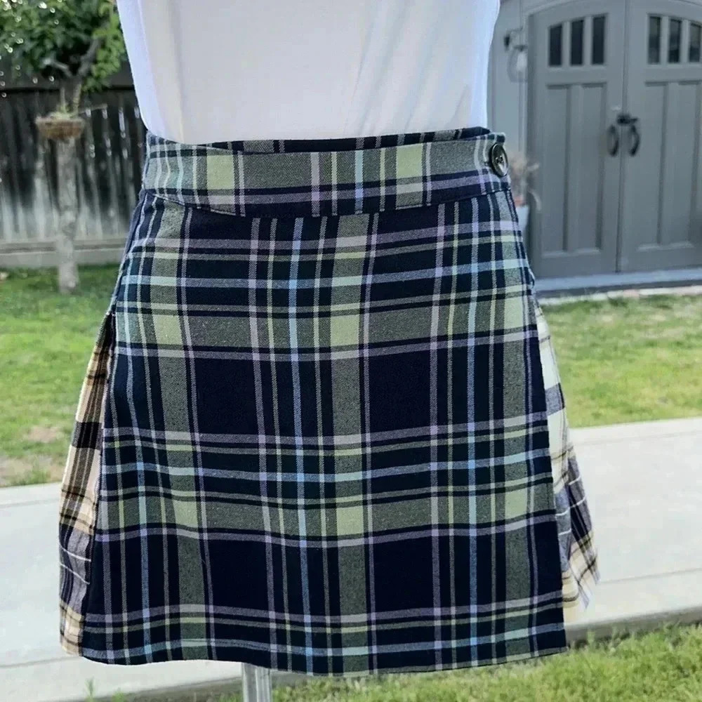URBAN OUTFITTERS MINI SKIRT PLAID PLEATED SIZE SMALL